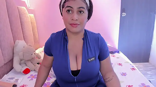 AndreaSweet2 online show from September 30, 2025, 9:32 pm