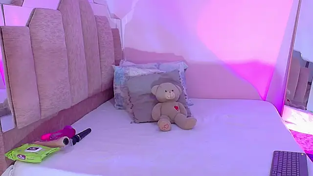 AndreaSweet2 online show from July 31, 2026, 8:17 pm