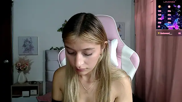 SophiaaLee online show from September 24, 2025, 10:38 pm