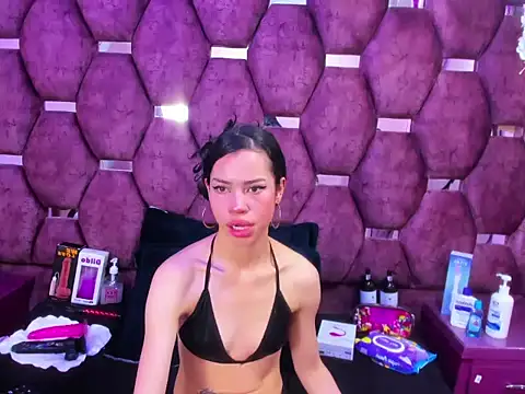 Nanis James online show from March 27, 2026, 3:15 am