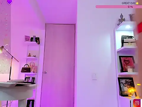 isa-gomez online show from September 23, 2025, 4:08 am