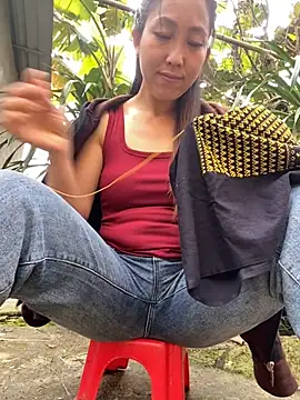 Huong-Ly online show from October 19, 2025, 1:41 am