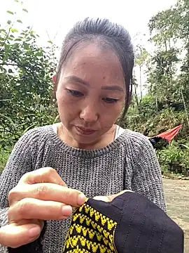 Huong-Ly online show from October 9, 2025, 1:06 am