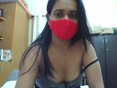 Curvyqueenz online show from December 18, 2025, 5:50 pm