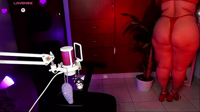 Snapshot of tinamqueen1 chatting on March 16, 2026, 9:35 am tinamqueen1 online show from March 16, 2026, 9:35 am