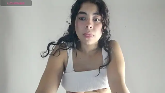 lily robertss  online show from April 16, 2026, 2:56 am