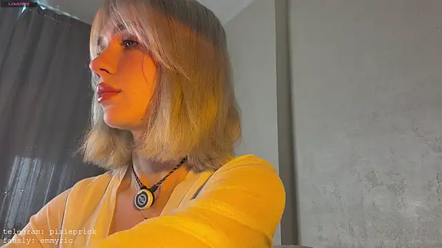 KittenFang online show from July 24, 2026, 5:03 am