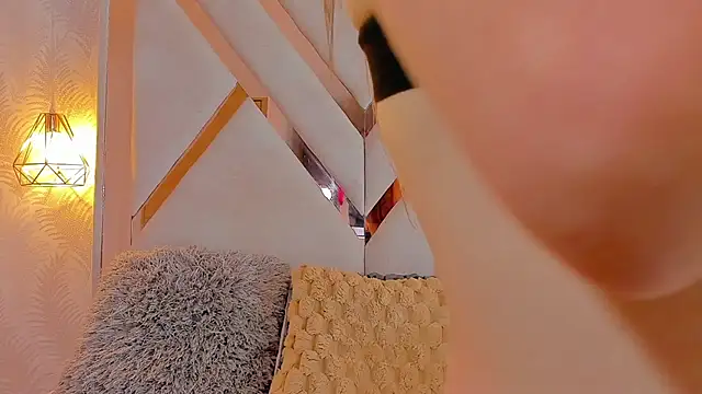 anni honeyriveras online show from September 24, 2025, 7:09 pm