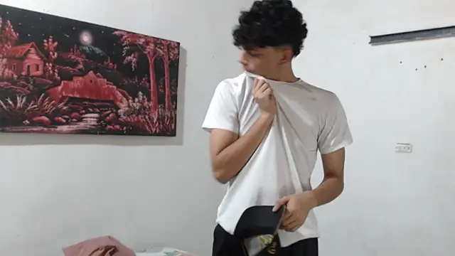 alice julls online show from September 17, 2025, 8:33 pm