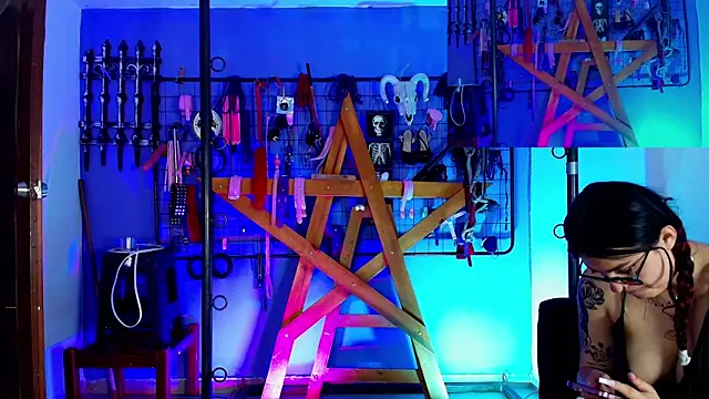 Misstresss aurora bdsm online show from October 30, 2025, 3:09 pm