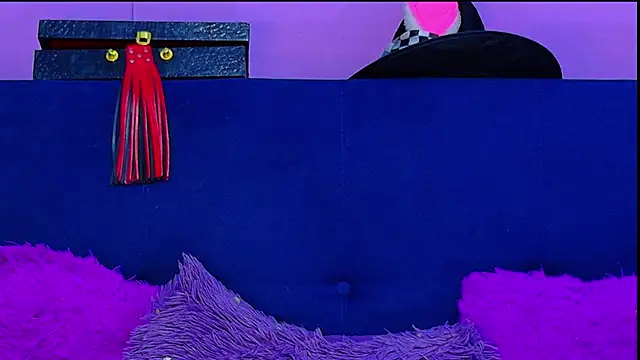 CristalRose online show from February 14, 2026, 5:13 pm