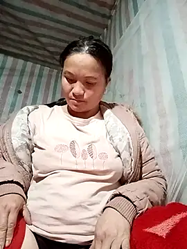 Love-Mama33 online show from November 19, 2025, 12:38 pm