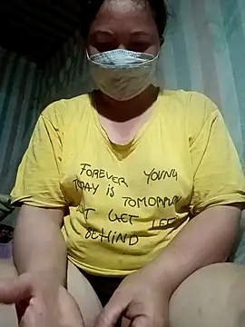 Snapshot of Love-Mama33 chatting on February 27, 2026, 1:44 pm Love-Mama33 online show from February 27, 2026, 1:44 pm