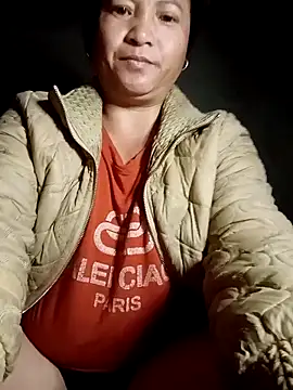 Snapshot of Love-Mama33 chatting on February 17, 2026, 10:51 pm Love-Mama33 online show from February 17, 2026, 10:51 pm