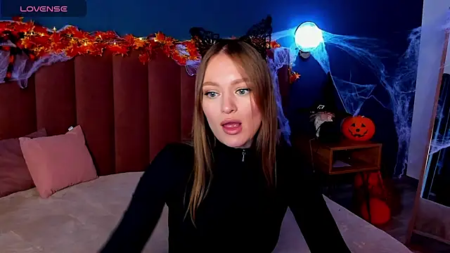 EvelynPoole online show from October 24, 2025, 1:37 am