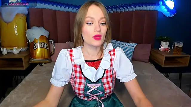 EvelynPoole online show from September 29, 2025, 1:23 am