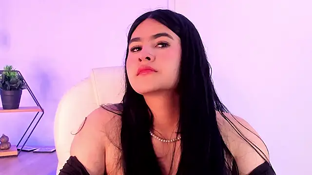 Emma  clark  online show from November 28, 2025, 12:49 pm