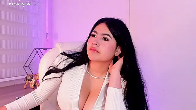 Emma  clark  online show from November 26, 2025, 12:27 pm