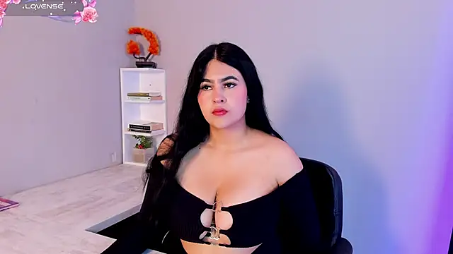 Emma  clark  online show from September 29, 2025, 12:33 pm