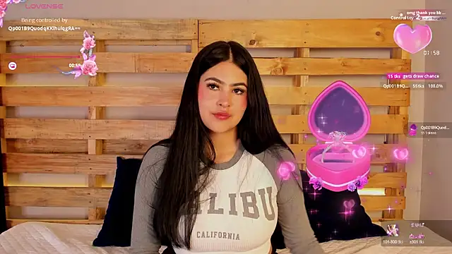 Emma  clark  online show from September 19, 2025, 12:31 pm