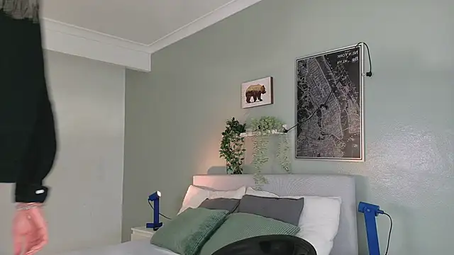 Nickifox   online show from October 11, 2025, 7:26 pm