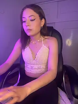 PrettyAmber online show from June 16, 2026, 9:04 pm