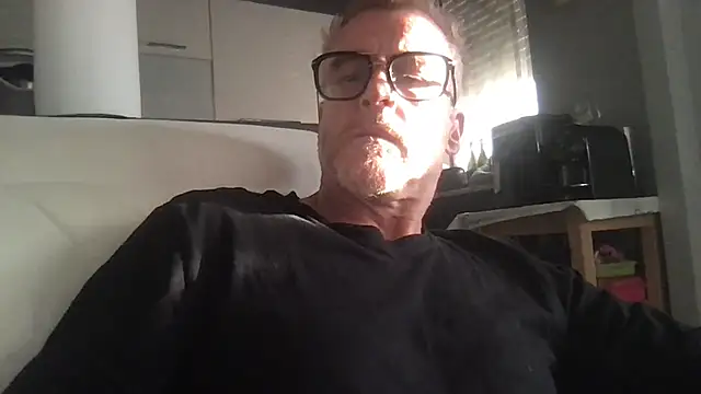 Axl hot online show from May 7, 2026, 5:38 pm