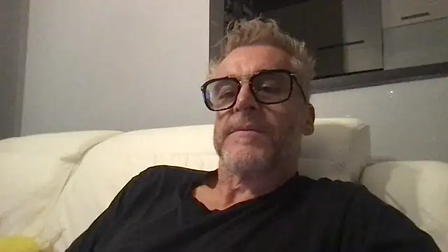 Axl hot online show from June 3, 2026, 7:51 pm