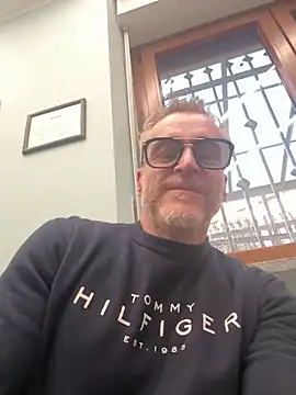 Axl hot online show from March 20, 2026, 4:52 pm