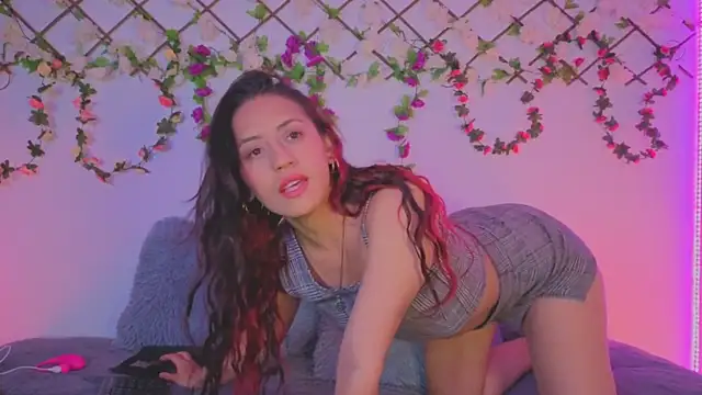 Lolarosesxs online show from November 19, 2025, 9:26 pm