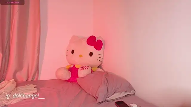 dulceangel   online show from September 18, 2025, 4:04 am