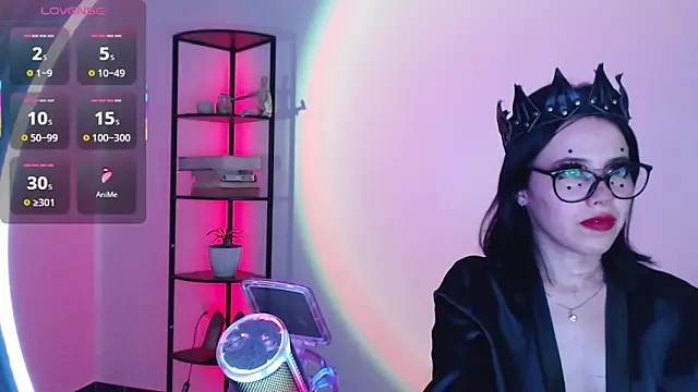 girldom online show from September 19, 2025, 3:38 pm