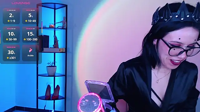 girldom online show from October 3, 2025, 4:19 pm