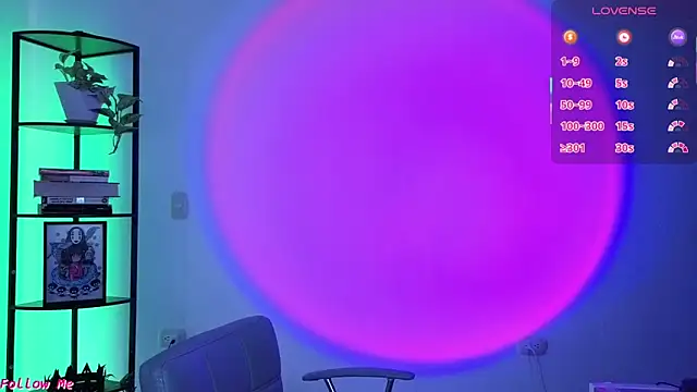 Snapshot of girldom chatting on March 17, 2026, 3:37 pm girldom online show from March 17, 2026, 3:37 pm