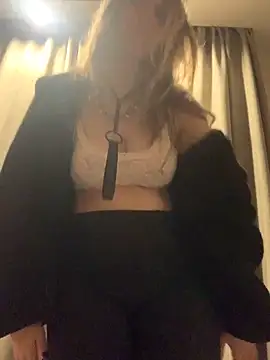 VesnaCrystal online show from October 4, 2025, 8:43 pm