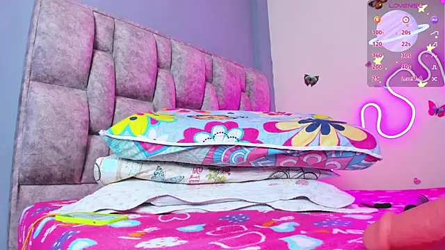 Snapshot of Alhara_Luna chatting on March 4, 2026, 3:14 am Alhara Luna online show from March 4, 2026, 3:14 am