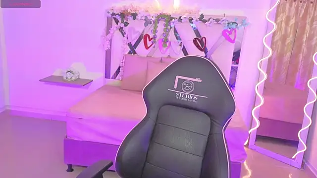 ZURY TAY online show from October 3, 2025, 11:56 am