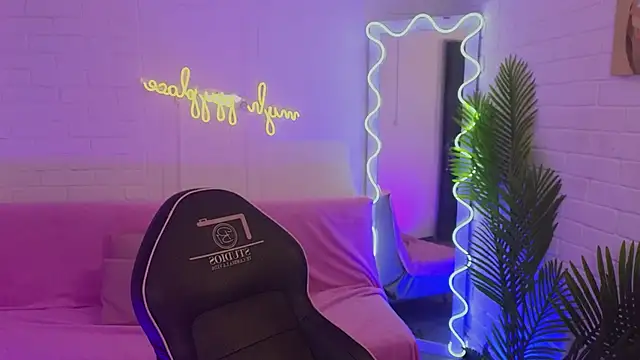 artemiss tay online show from September 10, 2025, 7:13 pm