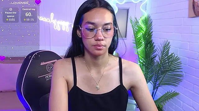 artemiss tay online show from October 3, 2025, 7:15 pm