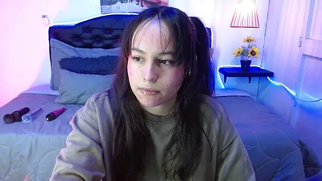 Eymmy 24 online show from September 22, 2025, 3:23 am