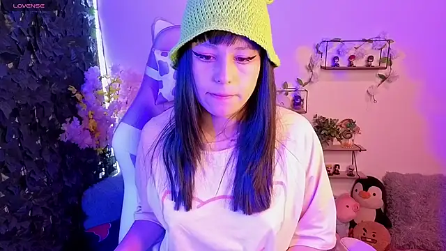 Snapshot of Eymmy_24 chatting on February 22, 2026, 3:20 am Eymmy 24 online show from February 22, 2026, 3:20 am