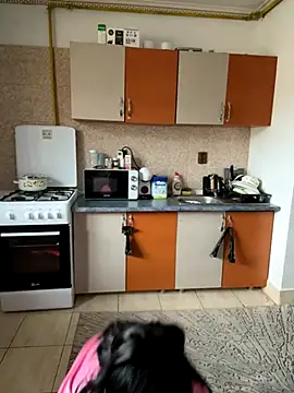 MiaKiittyy online show from September 29, 2025, 1:28 pm