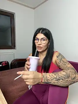 MiaKiittyy online show from October 9, 2025, 4:40 pm