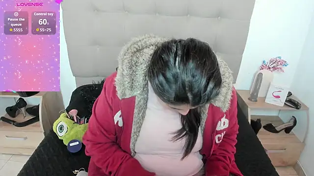 TifanyAmazinng online show from October 2, 2025, 12:30 pm