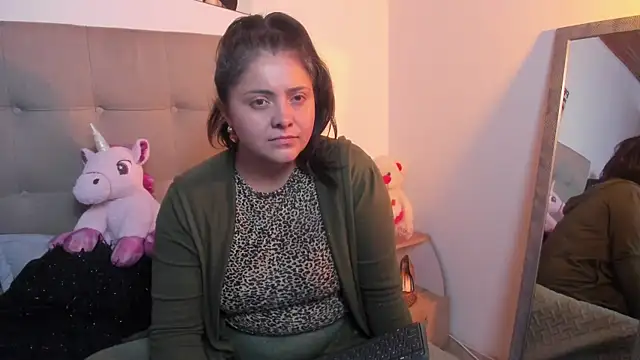 TifanyAmazinng online show from November 12, 2025, 12:53 pm