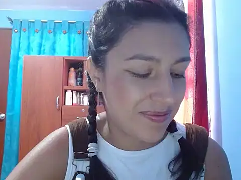 SarahFriendly online show from June 23, 2026, 3:32 pm
