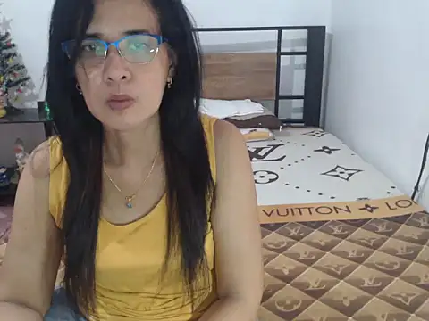 Prettysweetmum online show from April 24, 2026, 7:32 am