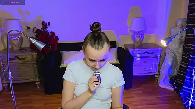 Kelly Cartier online show from October 10, 2025, 11:33 am