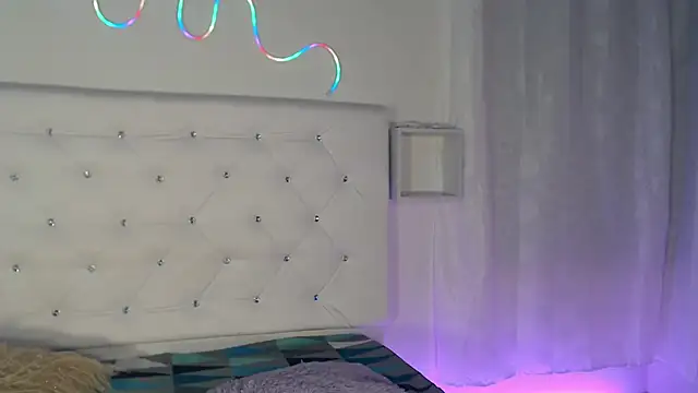 tatixxxvega online show from October 8, 2025, 1:23 pm