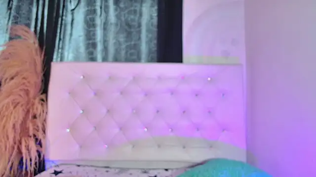 tatixxxvega online show from May 4, 2026, 5:49 pm
